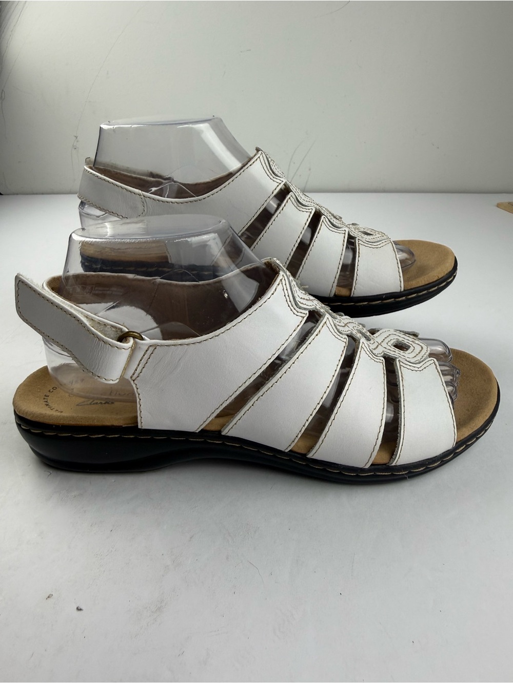 Clarks Collection Womens 8 Leisa Ruby White Leather Sandals Adjustable